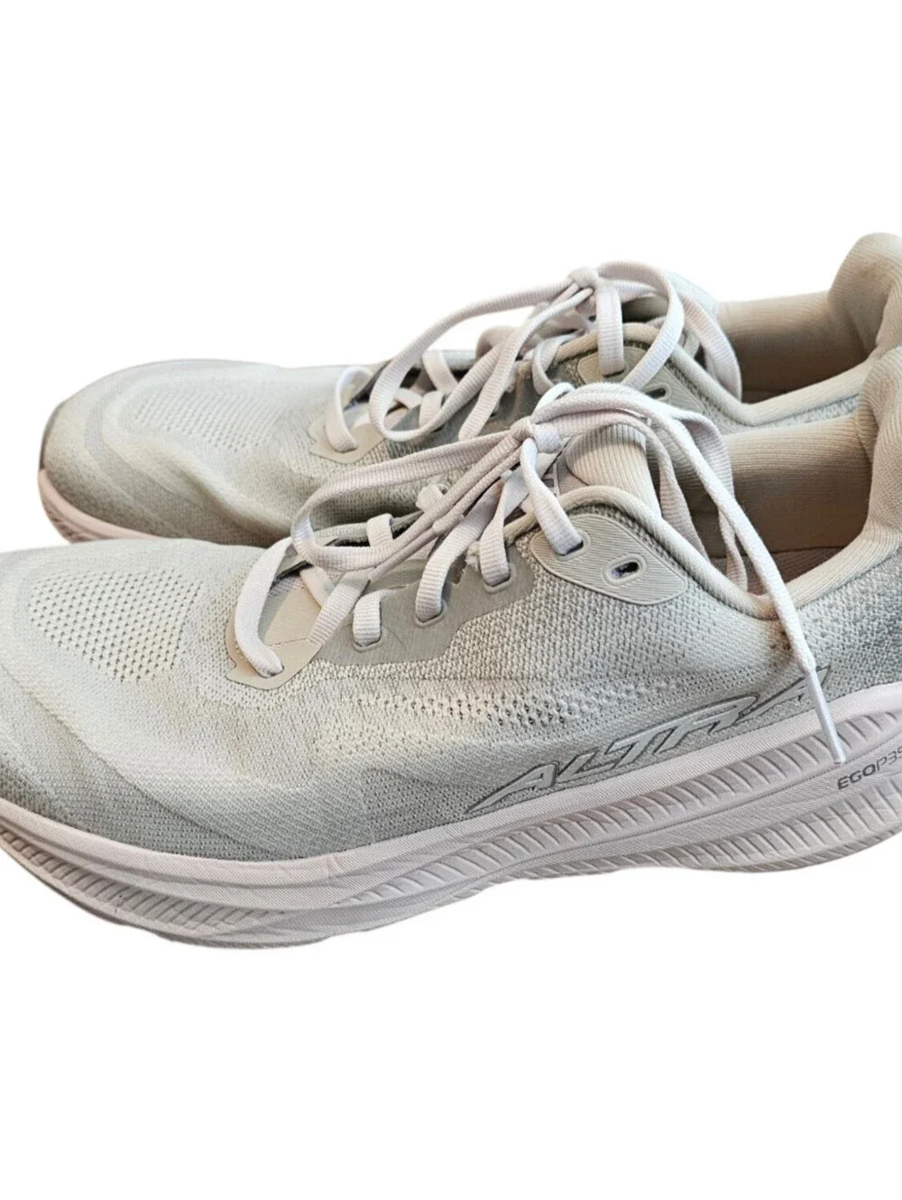 Altra Women's Sz 9.5 Experience Flow 3 road running shoes in a light grey
